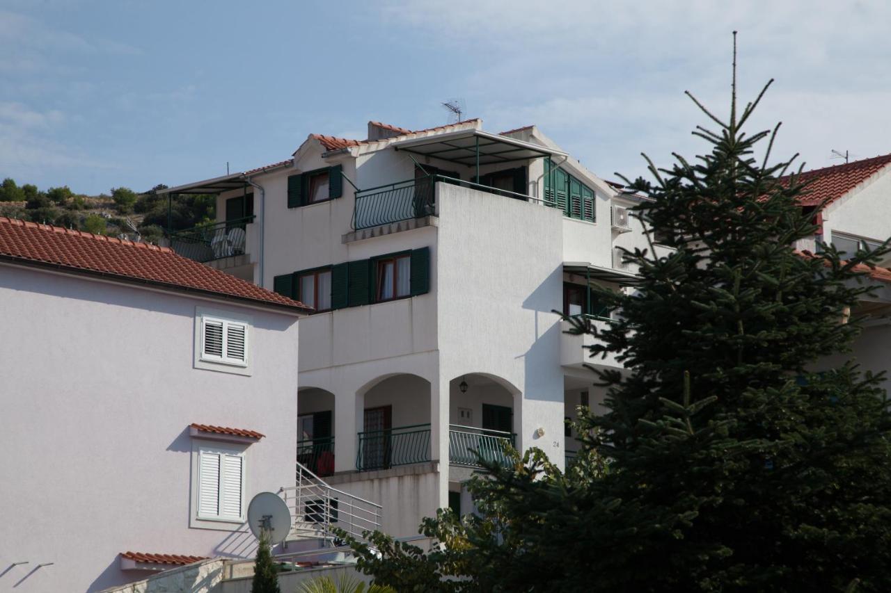 Apartments By The Sea Bilo, Primosten - 4191 Екстер'єр фото