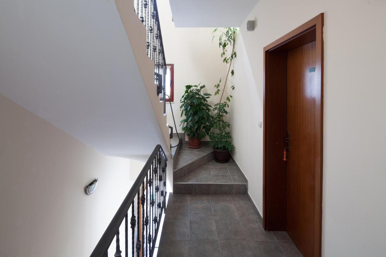 Apartments By The Sea Bilo, Primosten - 4191 Екстер'єр фото