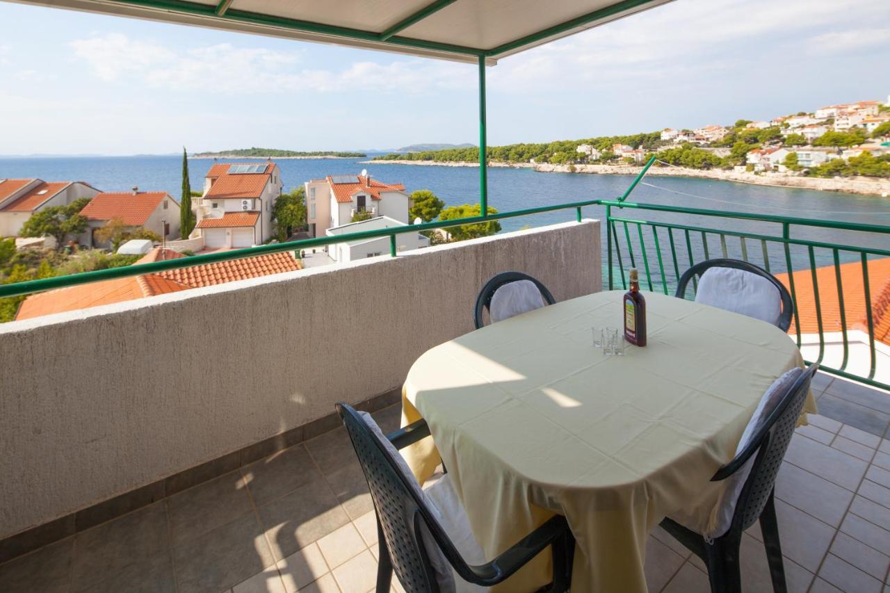 Apartments By The Sea Bilo, Primosten - 4191 Екстер'єр фото