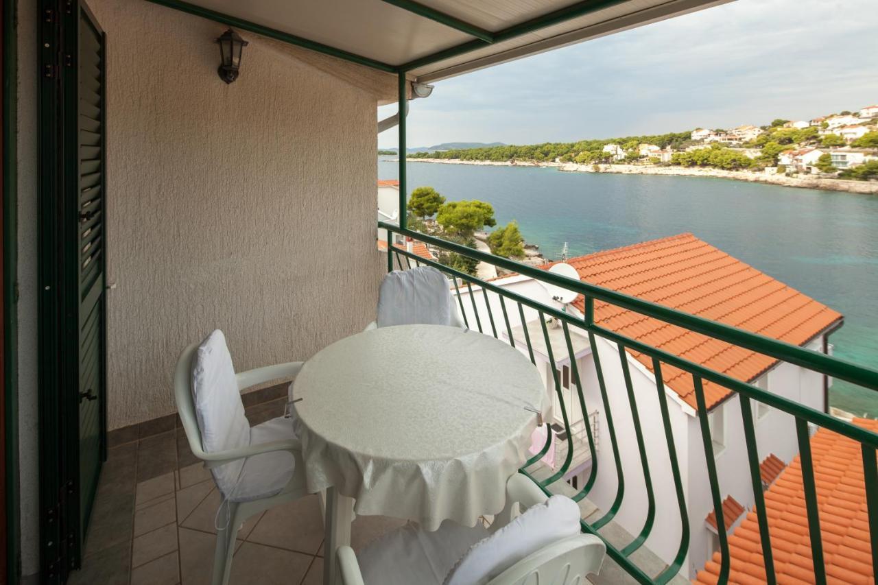 Apartments By The Sea Bilo, Primosten - 4191 Екстер'єр фото