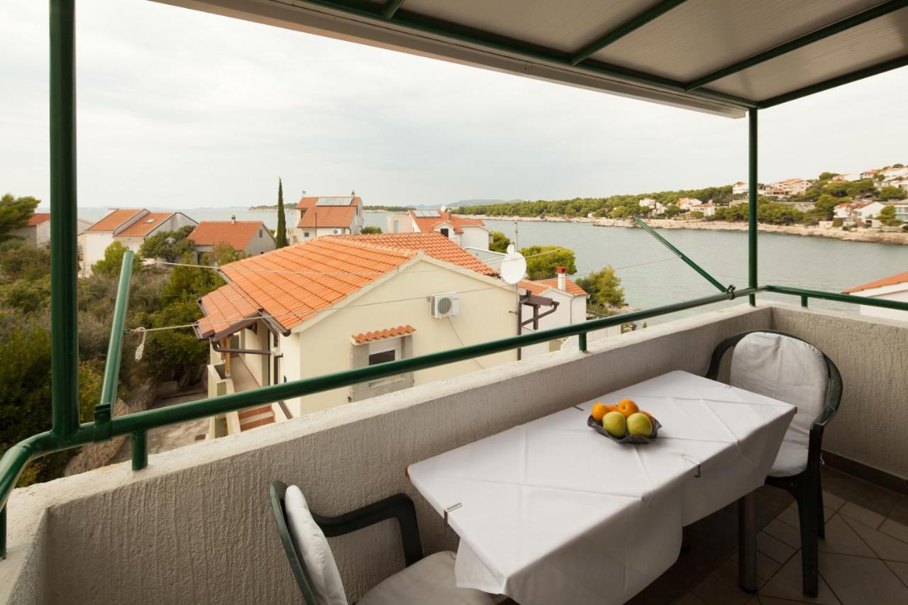 Apartments By The Sea Bilo, Primosten - 4191 Екстер'єр фото